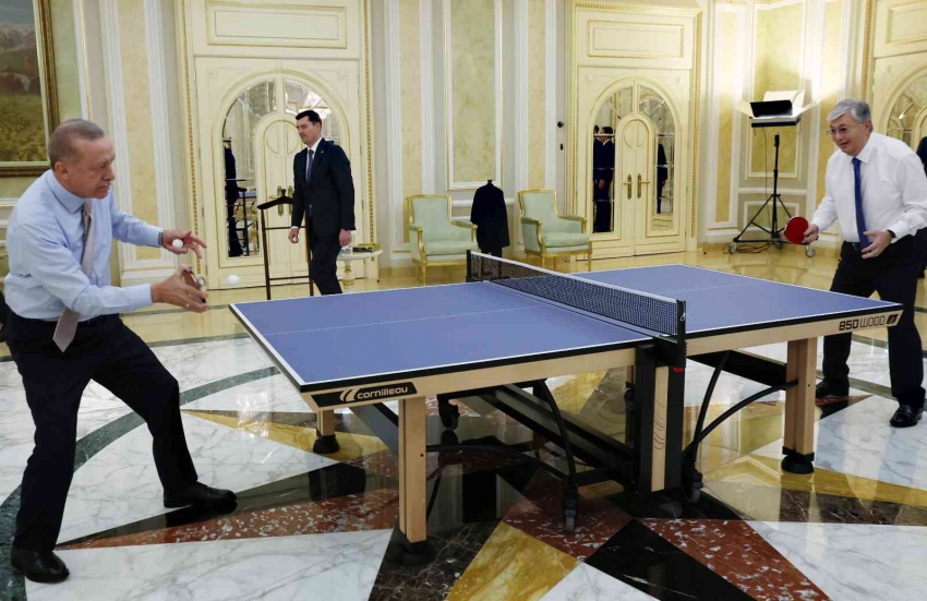 Erdoğan, Tokayev ile masa tenisi oynadı