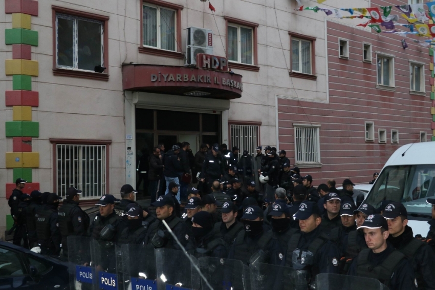 HDP’ye polis baskını: 20’den fazla gözaltı