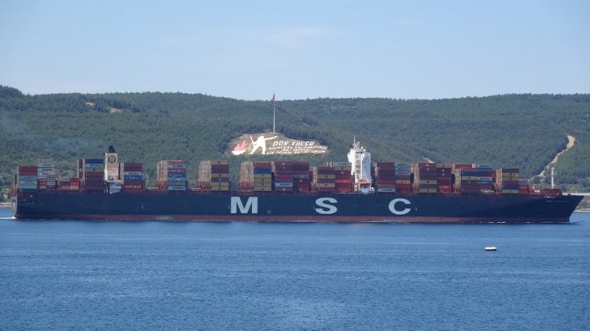 400 metrelik dev konteyner Çanakkale Boğazı’ndan geçti