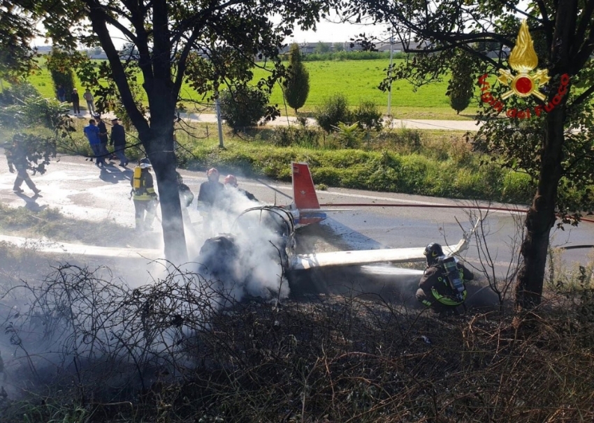 İtalya’da tek motorlu uçak düştü: 1 ölü, 3 yaralı