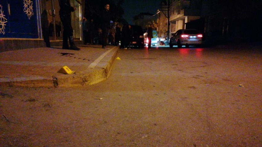Sokak ortasında abi kardeşe silahlı saldırı: 1 ölü, 1 yaralı