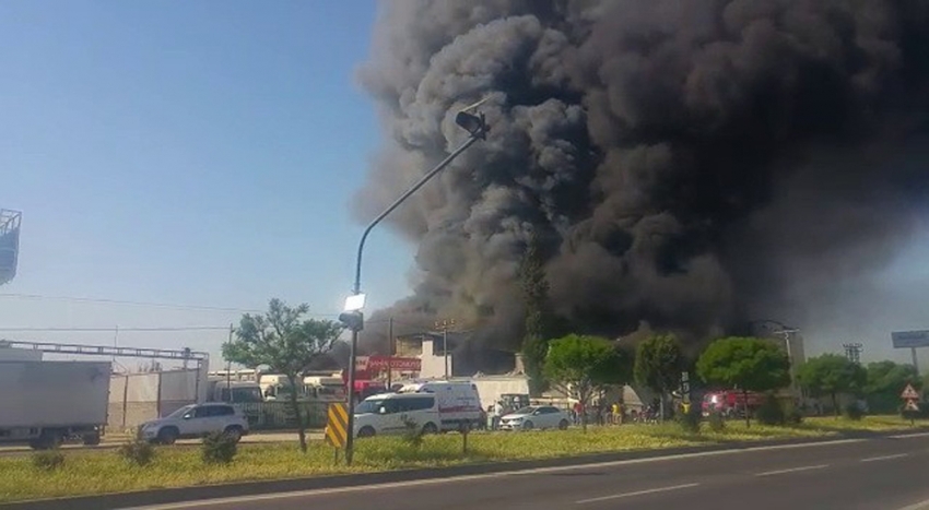 Mersin’de strafor fabrikasında yangın