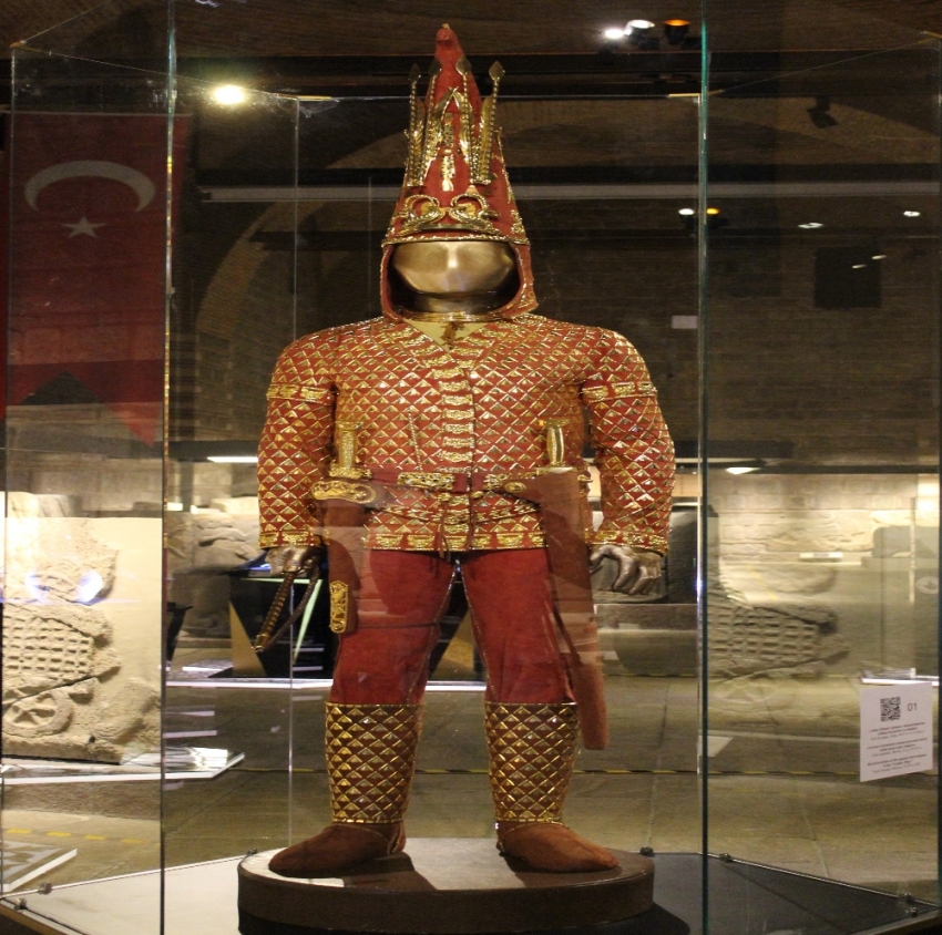 Altın Elbiseli Adam’ Ankara’da