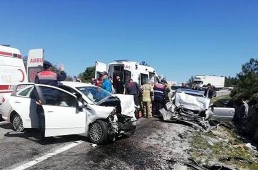 İzmir’de feci kaza: 2 ölü, 6 yaralı