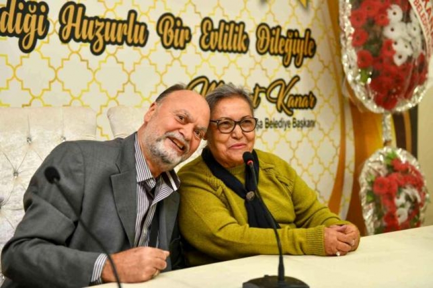 Bursa'da damat 71 gelin 74 yaşında dünya evine girdi