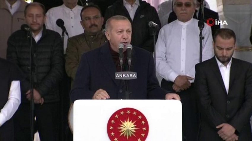 Cumhurbaşkanı Erdoğan: “Camilerin süsü cemaattir”
