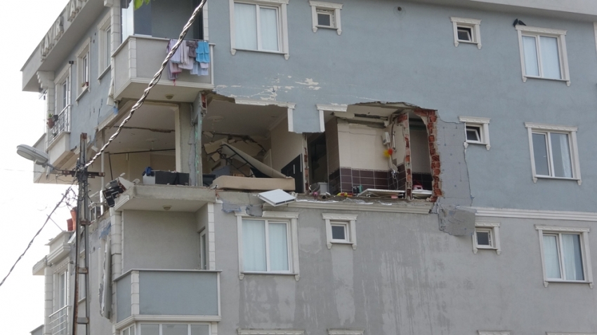 Sancaktepe’de bir dairede patlama :1 yaralı
