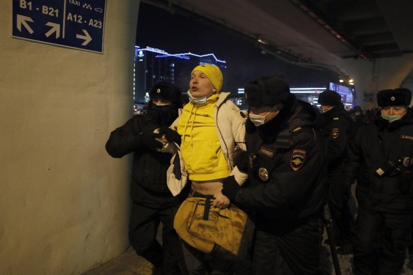 Rusya'da muhalifler gözaltına alındı