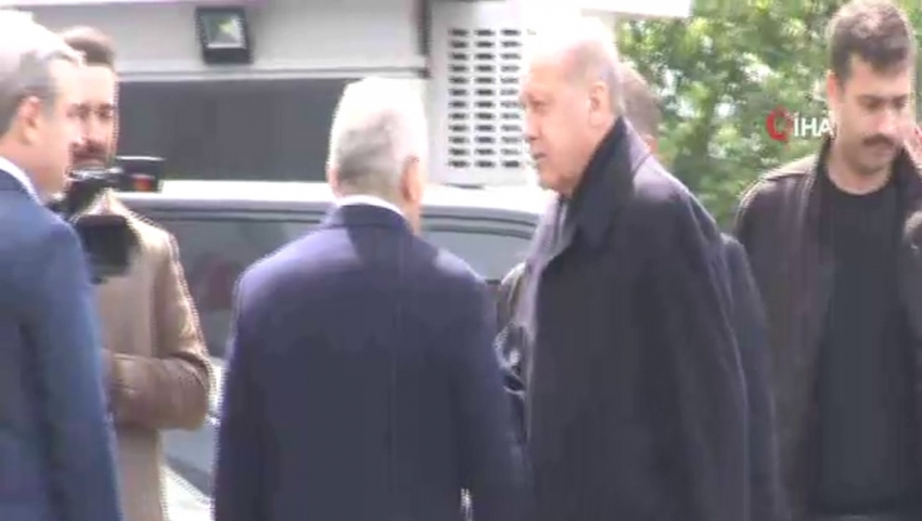 Cumhurbaşkanı Erdoğan AK Parti İstanbul İl Başkanlığı’na geldi