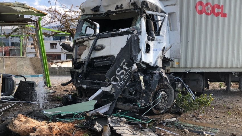İskenderun’da feci kaza: 5 ölü, 23 yaralı