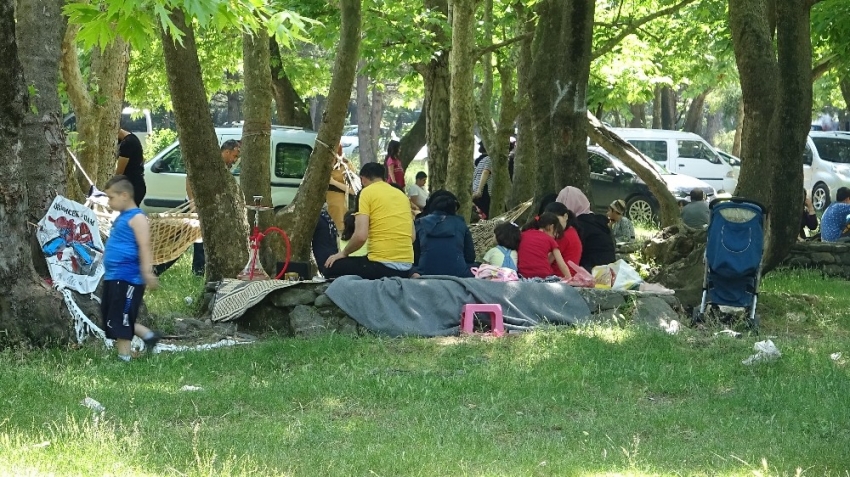 Kısıtlama bitti Bursalılar piknik alanlarına akın etti