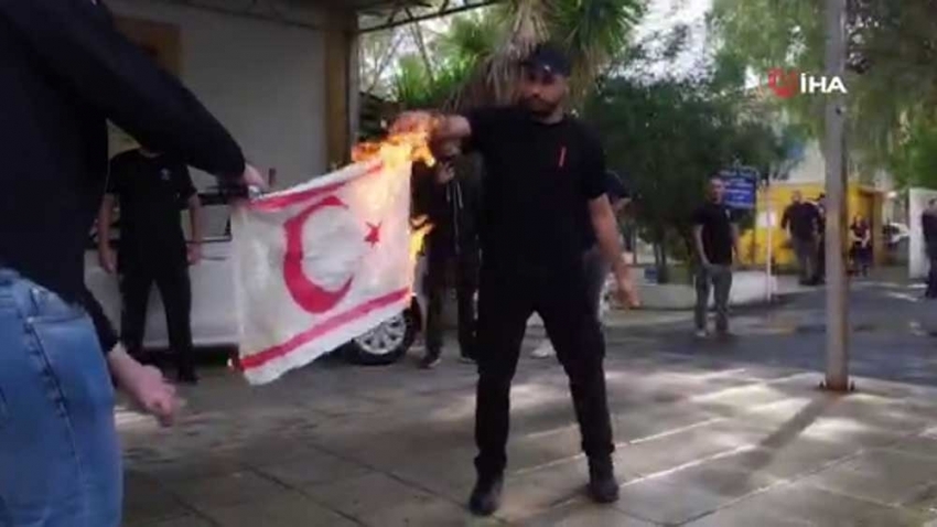 KKTC bayrağını yakan Rumlara sert tepki: “Olayın peşini bırakmayacağız”