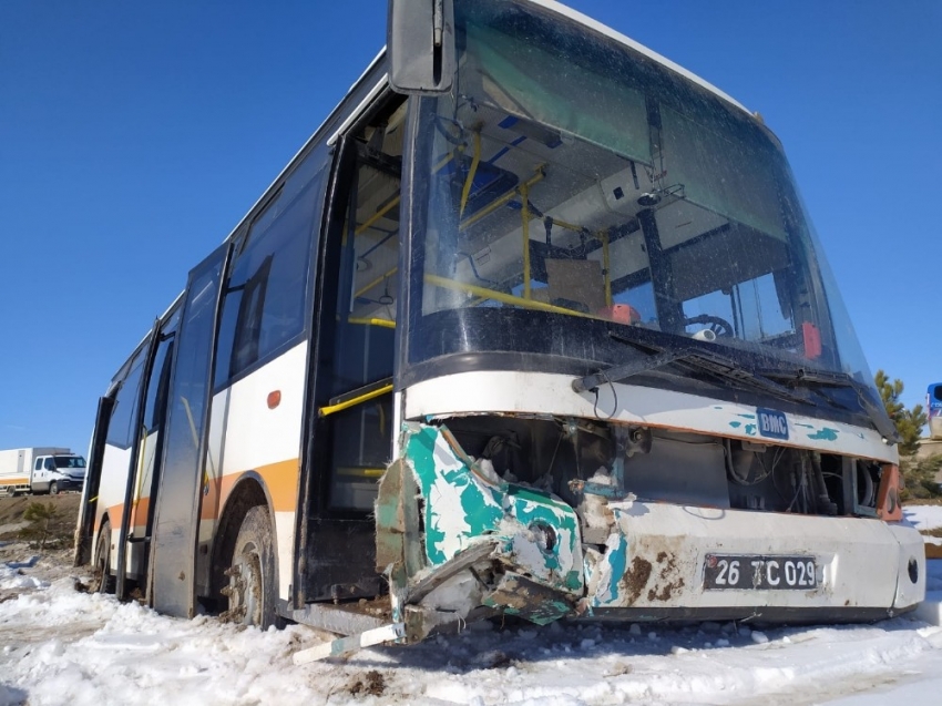 Halk otobüsü yoldan çıktı: 6 yaralı