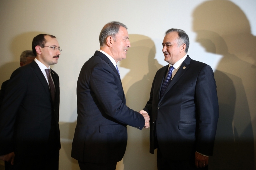 Milli Savunma Bakanı Akar, MHP Grup Başkanvekili Akçay ile görüştü