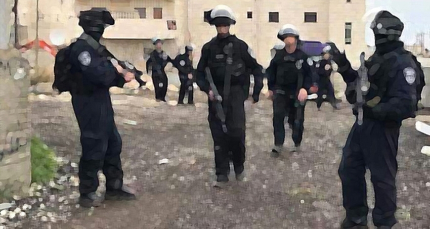 İsrail polisi, El Aksa Camii’ne giden kapıları kapadı