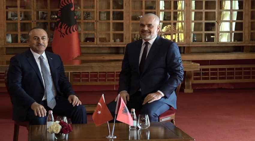 Çavuşoğlu Başbakan Rama’yla görüştü