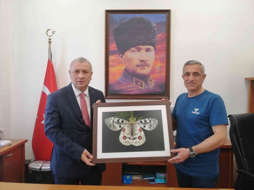 Bursa Vali Yardımcısı Mustafa Özsoy’a anlamlı hediye
