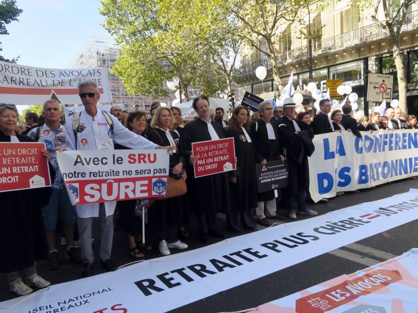 Paris’te emeklilik reformuna karşı yürüyüş