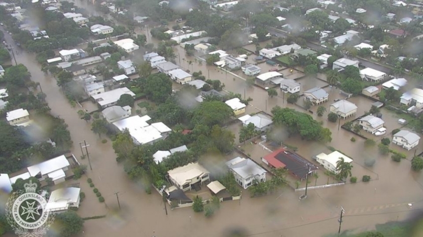 Sel hayatı felç etti: 18 bin kişi elektriksiz kaldı