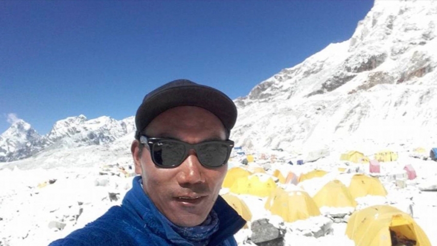 Nepalli dağcı yine Everest’in zirvesinde