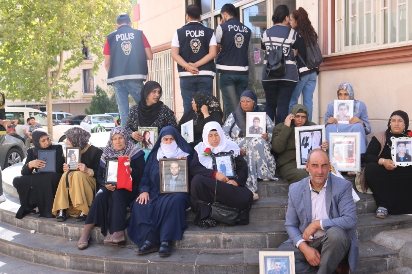 Ailelerin HDP önündeki evlat nöbeti 19’uncu gününde
