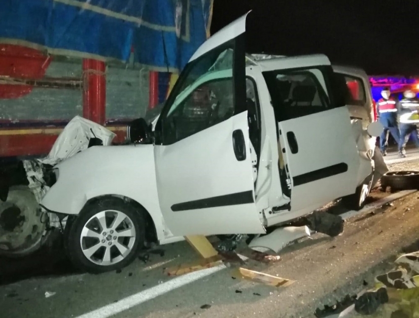 Zincirleme trafik kazası: 1 ölü, 3 yaralı