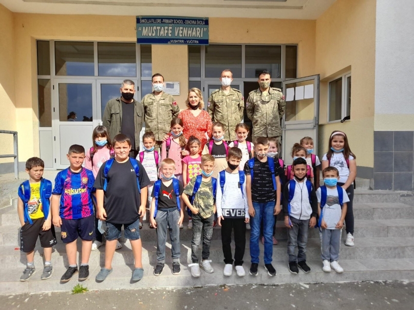 Mehmetçik'ten Kosovalı öğrencilere destek