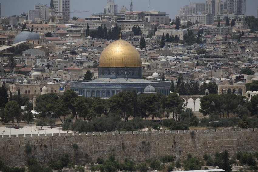 Kudüs'ü İsrail'in başkenti olarak tanıdı