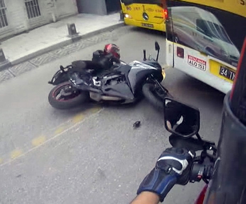 Motosikletli kadın sürücü ölümden kıl payı kurtuldu