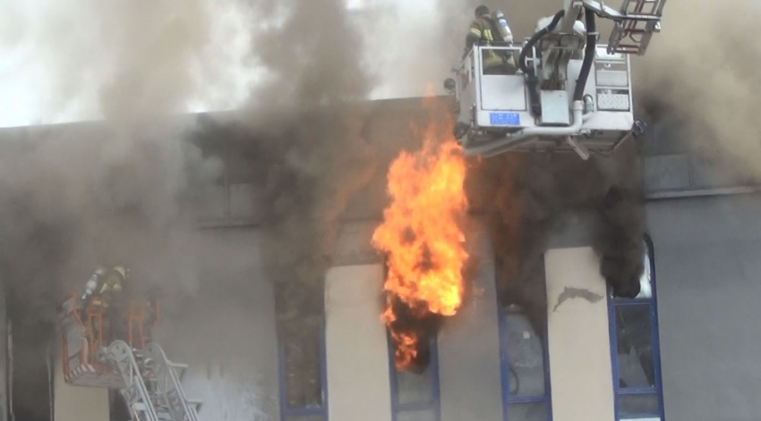 Bursa’da mobilya fabrikasında çıkan yangın 2,5 saatte söndürüldü