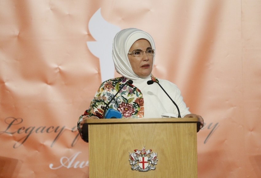 Emine Erdoğan’a “İnsani Hizmet Takdir Ödülü” verildi