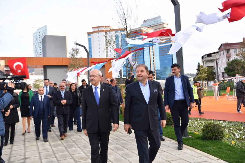 Kılıçdaroğlu Maltepe Cumhuriyet Parkı’nı ziyaret etti