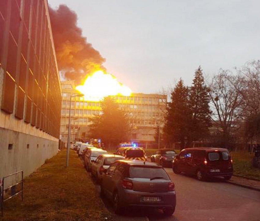 Üniversitedeki patlamada 3 kişi yaralandı