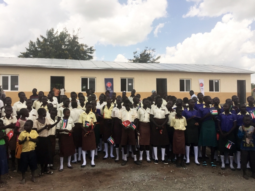 Güney Sudanlı öğrenciler yeni okullarına kavuştu