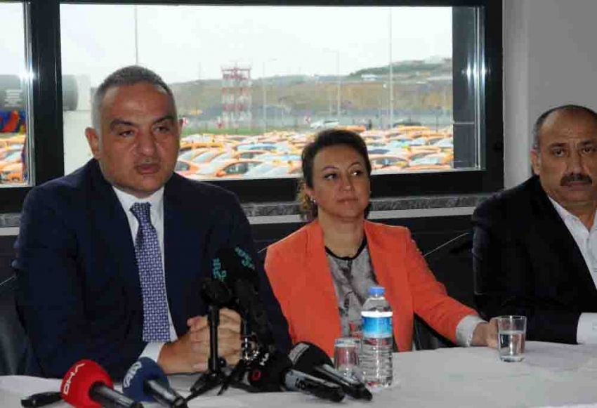 Bakan Ersoy, İstanbul Havalimanı taksicileri ile bir araya geldi