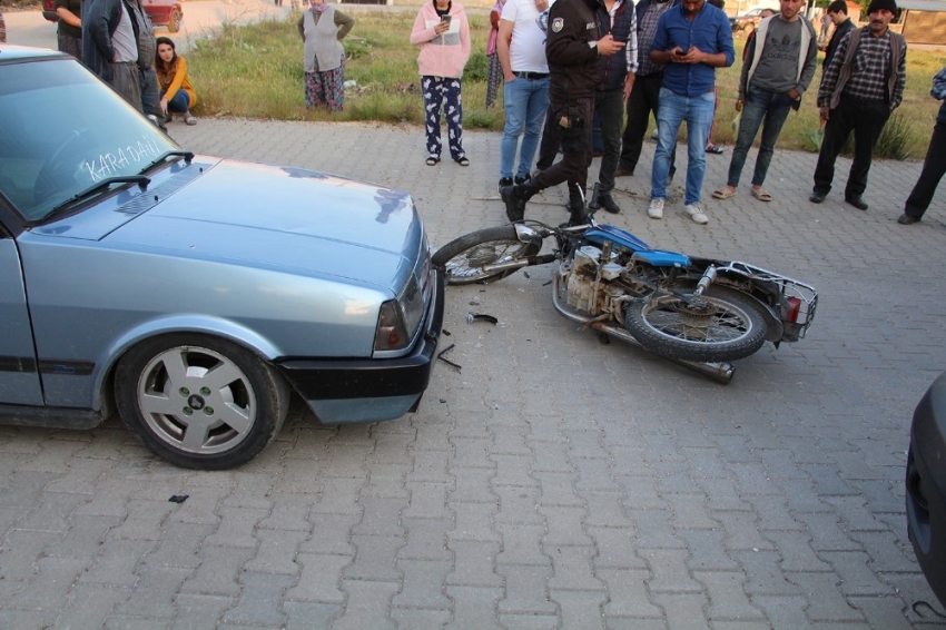 Otomobille motosiklet kafa kafaya çarpıştı: 1 yaralı