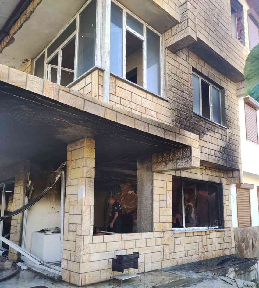 Ev yangına itfaiye hızlı müdahale etti