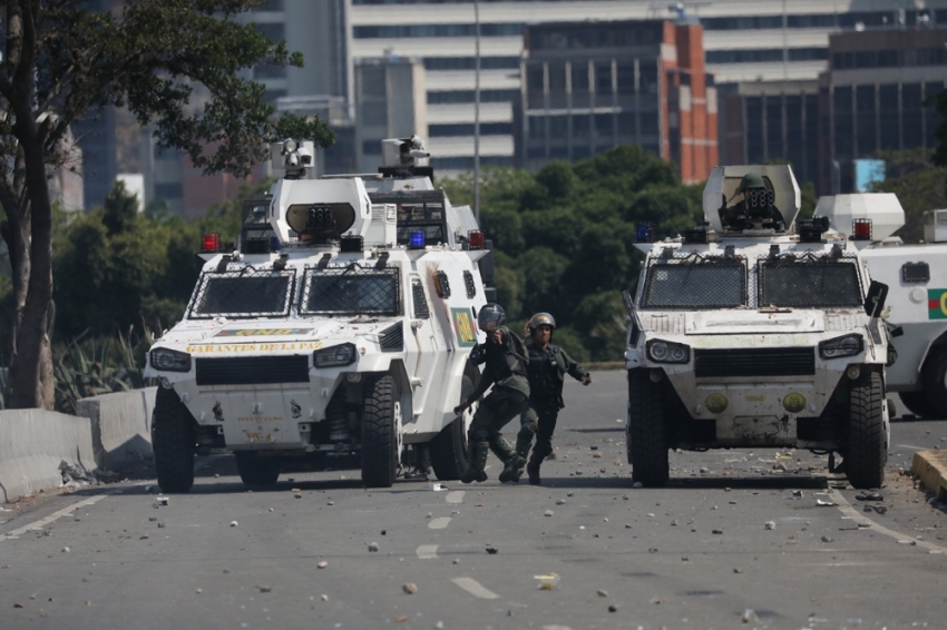 Venezuela’daki darbe girişiminde 69 kişi yaralandı