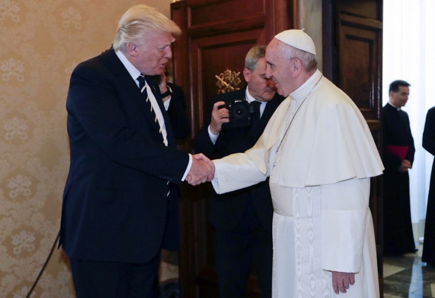 Trump, Papa Francis ile bir araya geldi