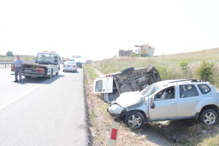 Bursa'da servis aracına otomobil çarptı: 16 yaralı