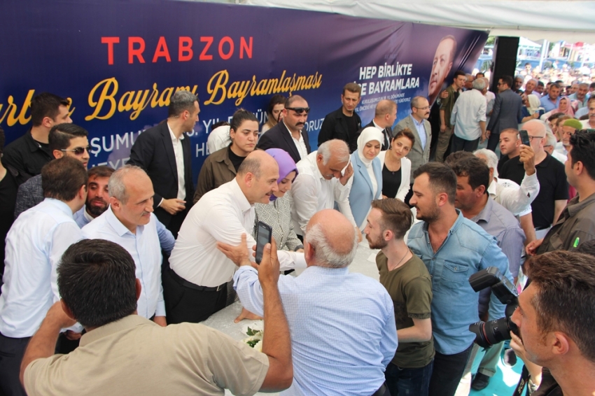 Bakanlar Soylu ve Turhan, Trabzon’da bayramlaşma törenine katıldı