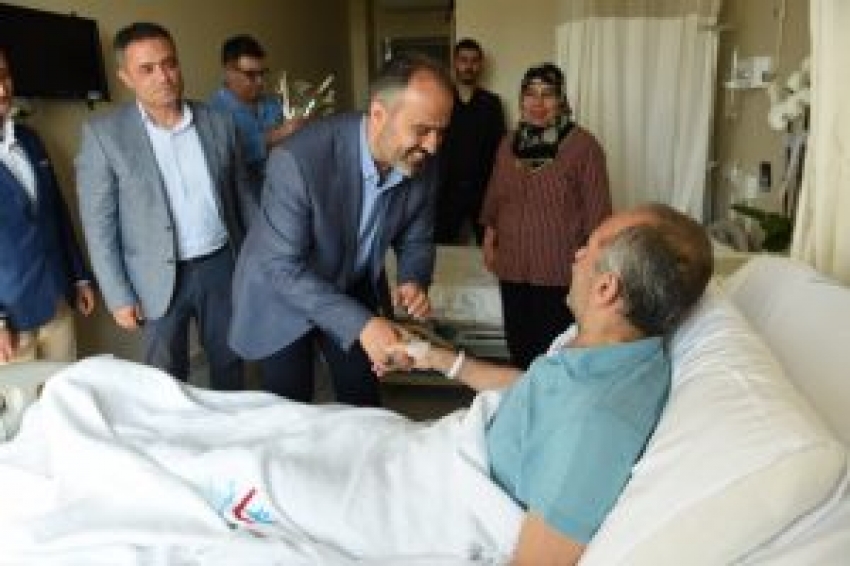Aktaş'tan hastalara bayram ziyareti