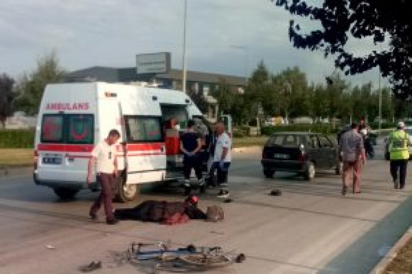 Bursa'da otomobilin çarptığı bisiklet sürücüsü can verdi