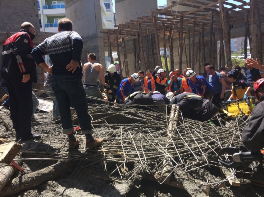 Cami inşaatında kalıp çöktü: 3 ölü