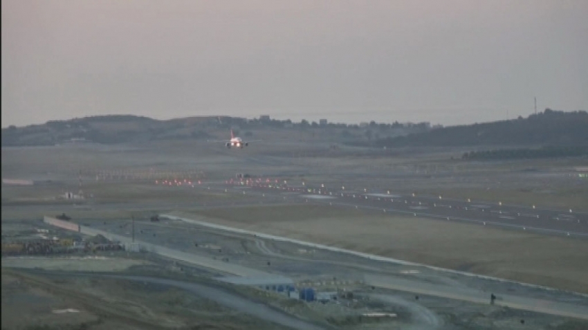 Cumhurbaşkanı Erdoğan’ın uçağı 3. Havalimanına indi