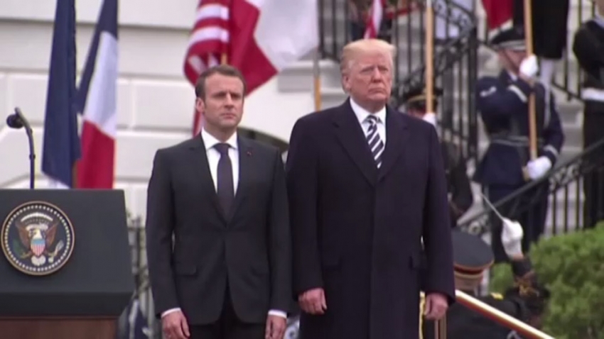 Trump, Macron’u Beyaz Saray’da törenle karşıladı