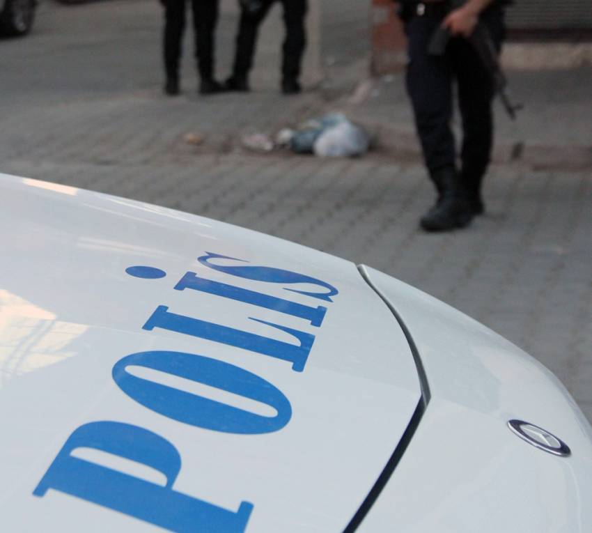 Polis merkezine sızmaya çalışan 2 terörist öldürüldü