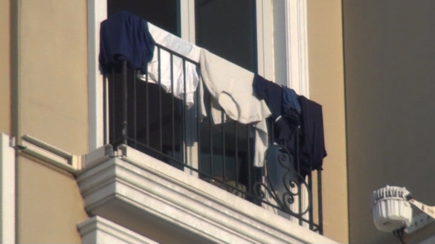 Lüks otelin balkonuna çamaşır astılar