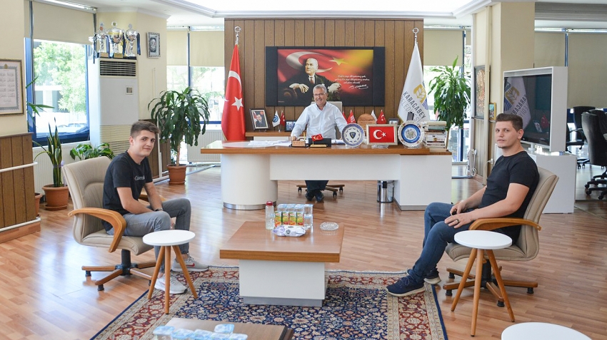 Karacabey Belediye Başkan'ı Özkan, CHP’li gençleri ağırladı