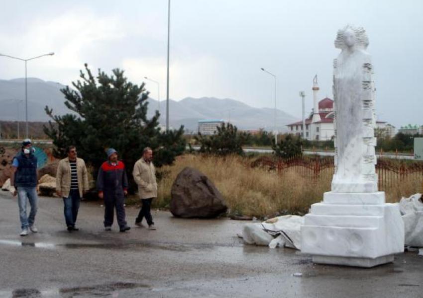 Anadolu kadınının gücünü heykele yansıttı